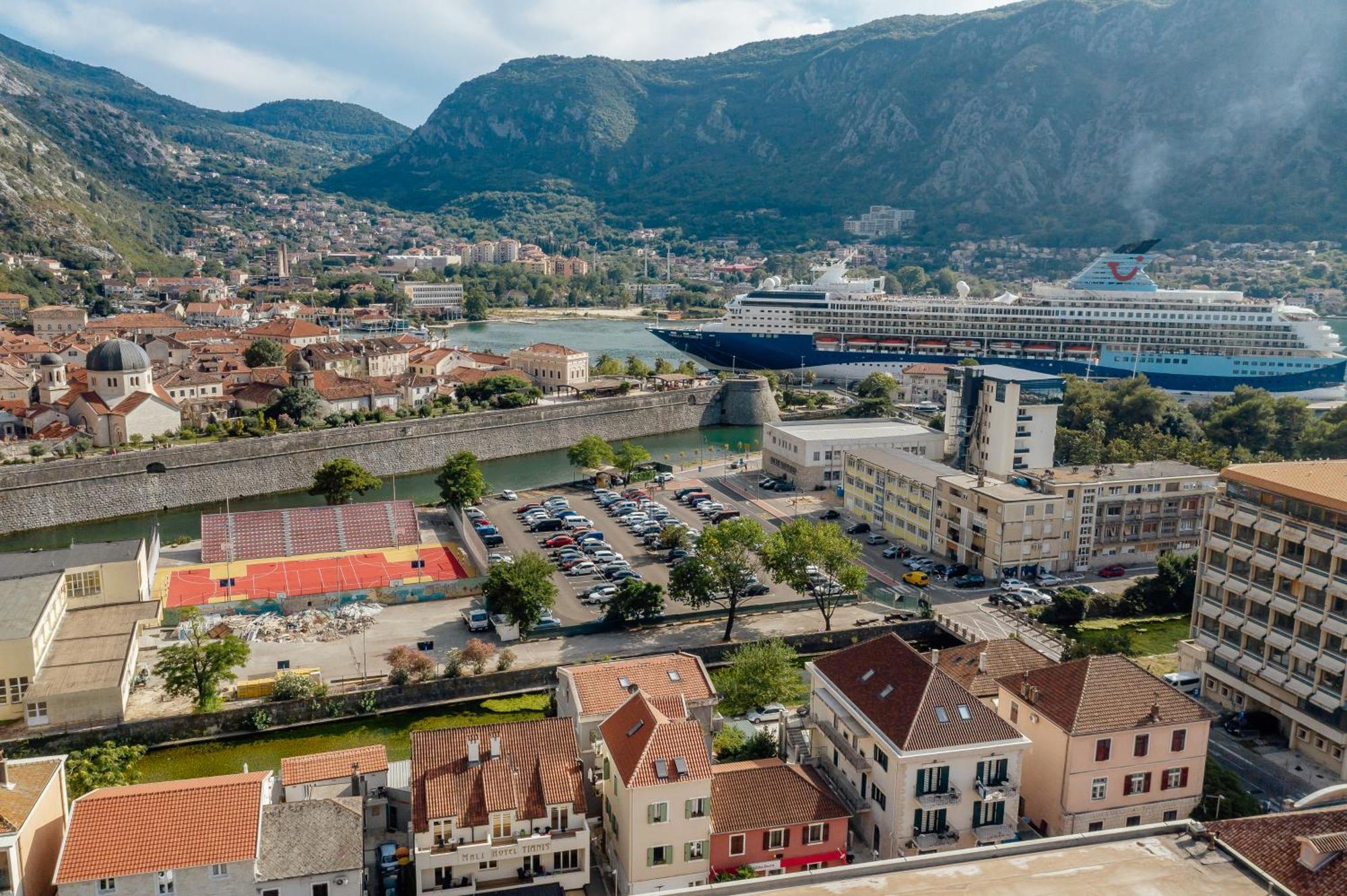 Kotor Central Point Buitenkant foto