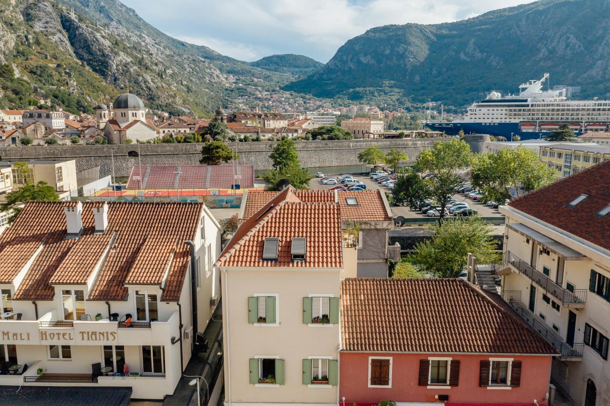 Kotor Central Point Buitenkant foto